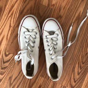 Women’s white converse size 7